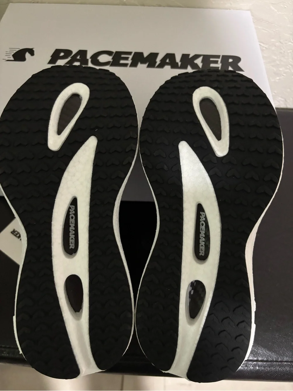 👟Pacemaker Women’s Lace up Black and White Sneakers Size 8 - BRAND NEW 🆕